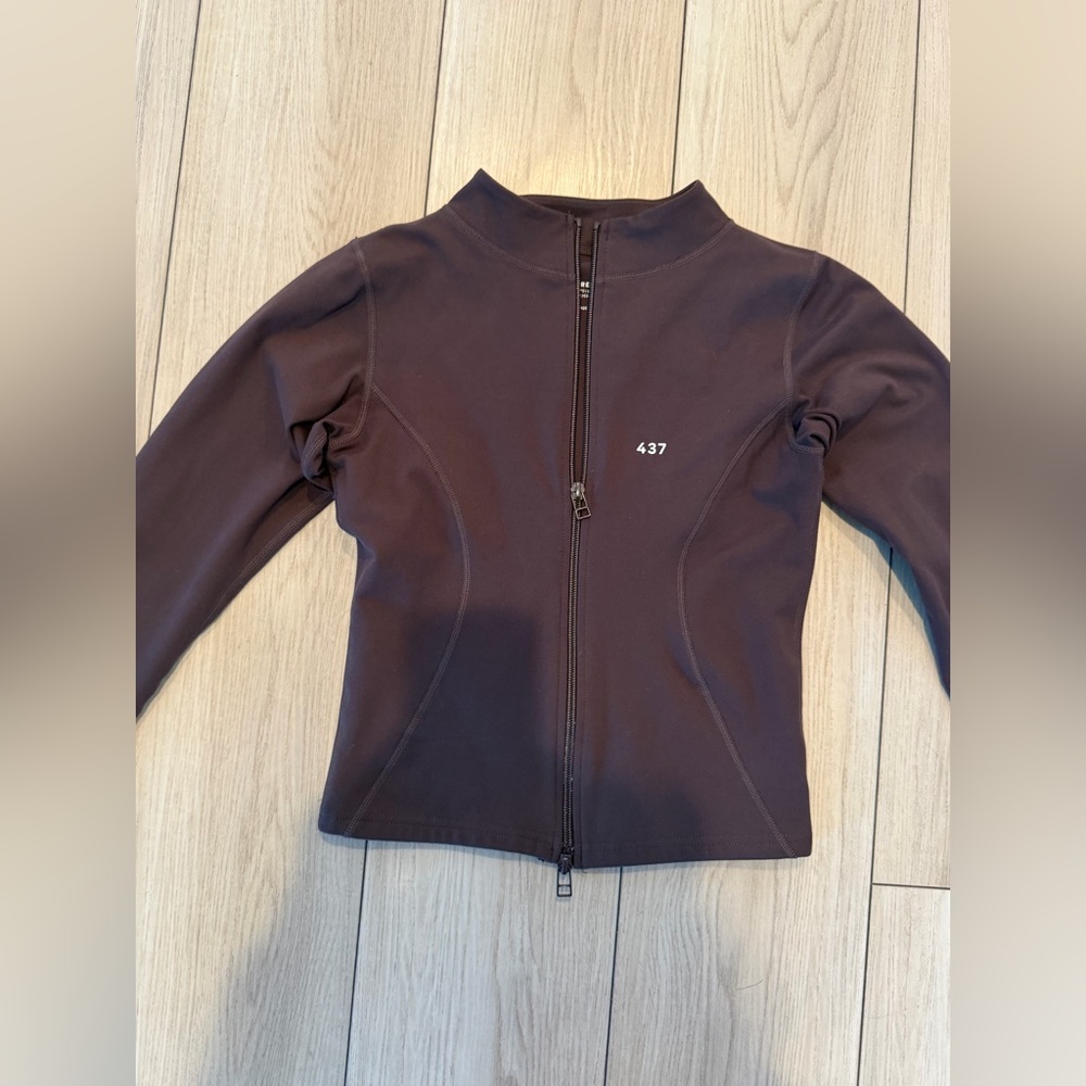 437 Women's Brown Zip-Up Sweater